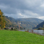 Blick entlang der Elbe Richtung Schrammsteine