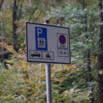 Klare Botschaft: Wanderparkplatz für PKW und Krad von 06 - 22 Uhr!