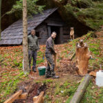 Letzte Arbeiten an der sanierten Köhlerhütte konnten im Dezember noch rechtzeitig beendet werden.