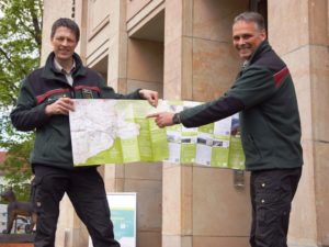 Nationalpark- und Forstbezirk Neustadt stellen gemeinsam ein neues Faltblatt vor.
