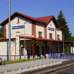 So wie hier, in Mikulášovice dolní nádraží, muss ein Bahnhof aussehen. Da wartet man gerne auf die nächste Verbindung.