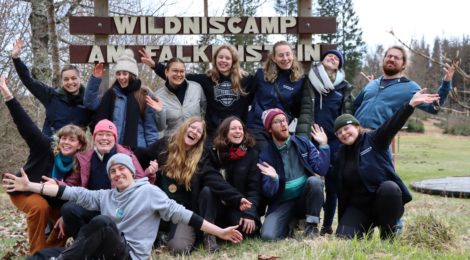 Insgesamt 53 Studierende nahmen an dem mehrtägigen Einführungsseminar im Wildniscamp am Falkenstein teil. Zwei davon beginnen jetzt ihr Praktikum im Nationalpark Sächsische Schweiz.