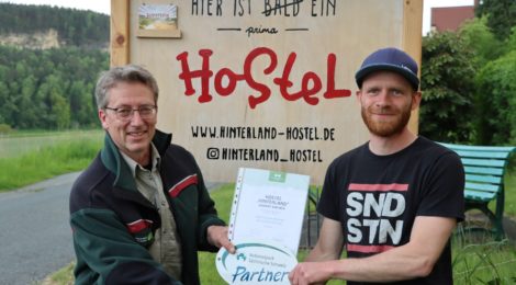 (Deutsch) Das Hinterland Hostel im Kurort Rathen ist neuer Nationalparkpartner