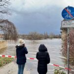 Pirna: Radweg am Elbufer überflutet